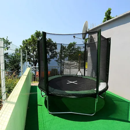 Holiday House With Pool Hébergement de vacances *