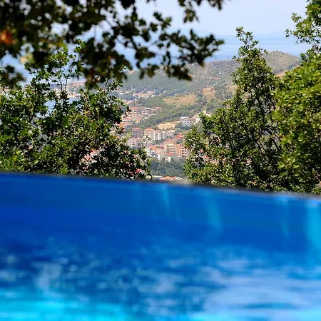 Holiday House With Pool Hébergement de vacances *